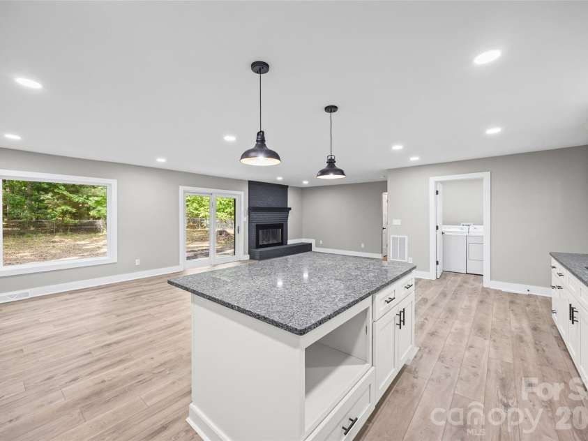 5950 Lake Wylie Road, Clover, SC 29710.  MLS# CAR4376783, YatesRealty ID 20388. 