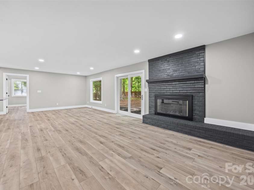 5950 Lake Wylie Road, Clover, SC 29710.  MLS# CAR4376783, YatesRealty ID 20388. 