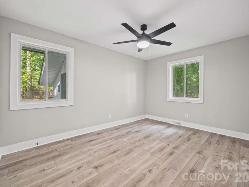 5950 Lake Wylie Road, Clover, SC 29710.  MLS# CAR4376783, YatesRealty ID 20388. 