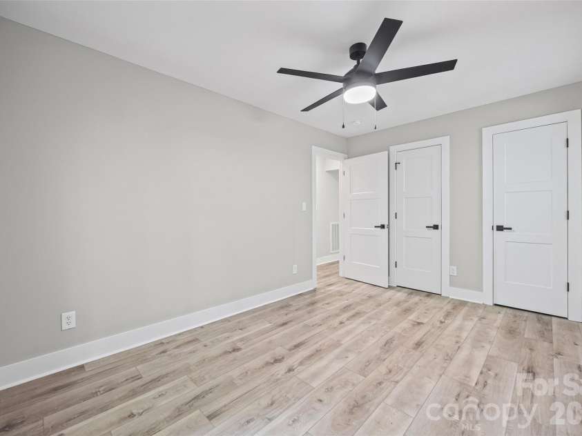 5950 Lake Wylie Road, Clover, SC 29710.  MLS# CAR4376783, YatesRealty ID 20388. 