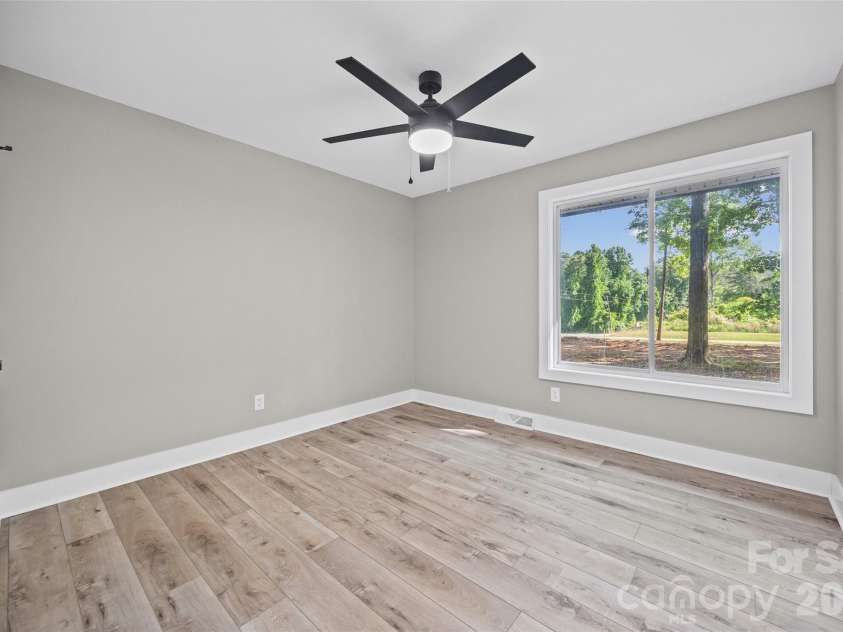 5950 Lake Wylie Road, Clover, SC 29710.  MLS# CAR4376783, YatesRealty ID 20388. 