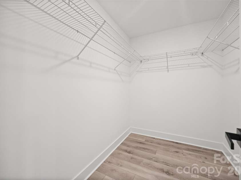 5950 Lake Wylie Road, Clover, SC 29710.  MLS# CAR4376783, YatesRealty ID 20388. 