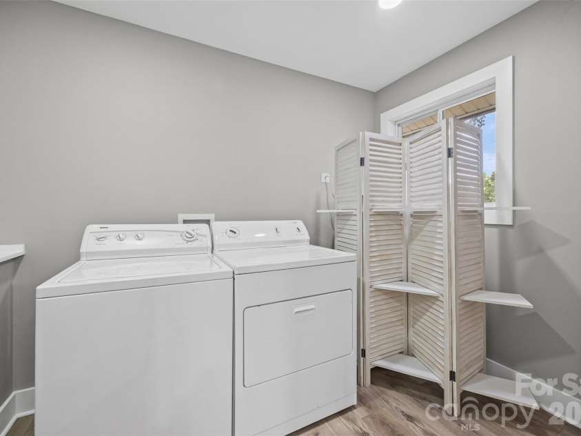5950 Lake Wylie Road, Clover, SC 29710.  MLS# CAR4376783, YatesRealty ID 20388. 