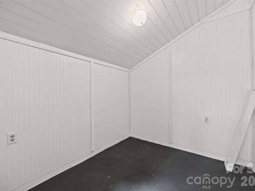 5950 Lake Wylie Road, Clover, SC 29710.  MLS# CAR4376783, YatesRealty ID 20388. 