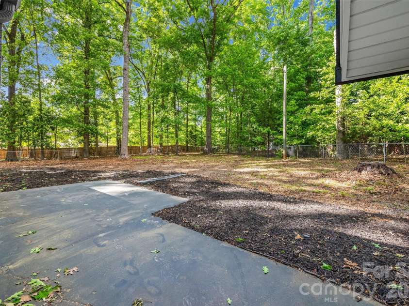 5950 Lake Wylie Road, Clover, SC 29710.  MLS# CAR4376783, YatesRealty ID 20388. 
