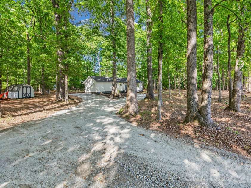 5950 Lake Wylie Road, Clover, SC 29710.  MLS# CAR4376783, YatesRealty ID 20388. 
