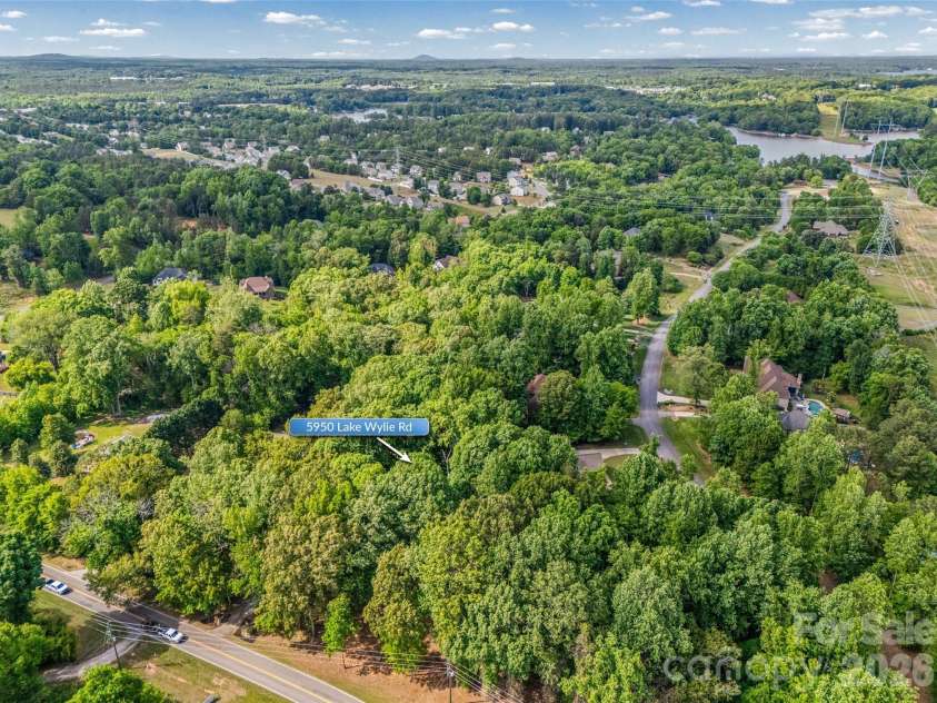 5950 Lake Wylie Road, Clover, SC 29710.  MLS# CAR4376783, YatesRealty ID 20388. 