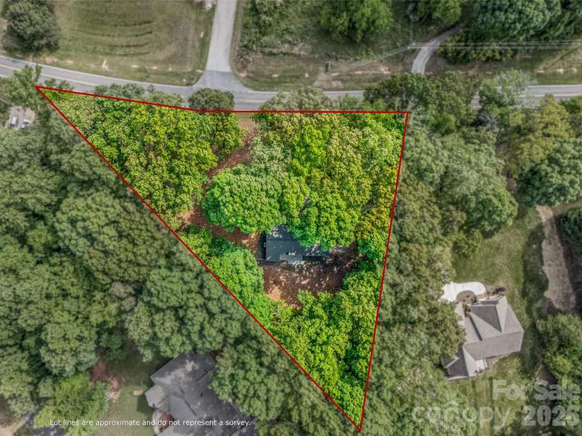 5950 Lake Wylie Road, Clover, SC 29710.  MLS# CAR4376783, YatesRealty ID 20388. 