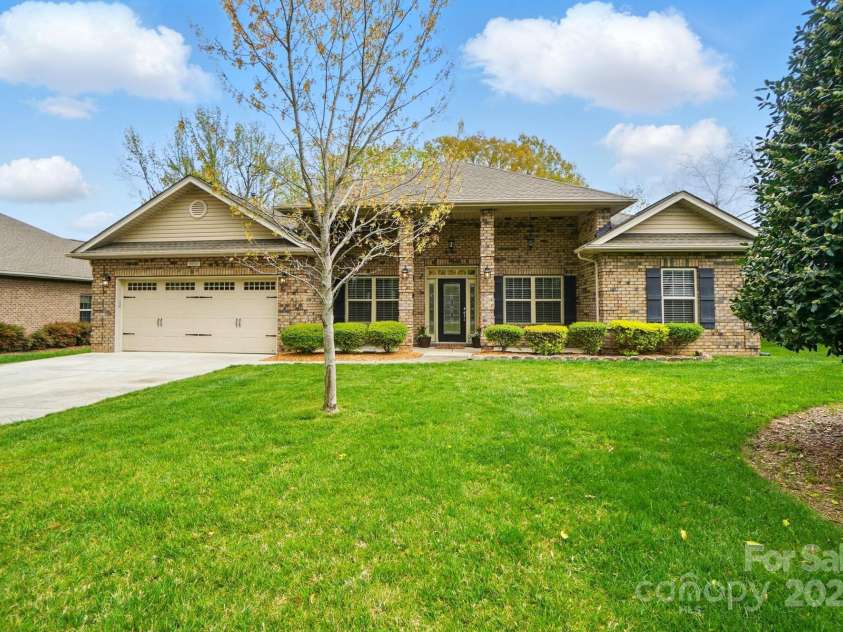 5032 Eagles Crest Lane, Gastonia, NC 28056.  MLS# CAR4240665, YatesRealty ID 20389. 