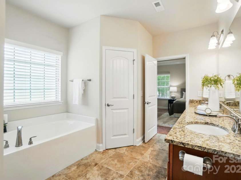 5032 Eagles Crest Lane, Gastonia, NC 28056.  MLS# CAR4240665, YatesRealty ID 20389. 
