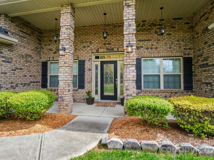 5032 Eagles Crest Lane, Gastonia, NC 28056.  MLS# CAR4240665, YatesRealty ID 20389. 