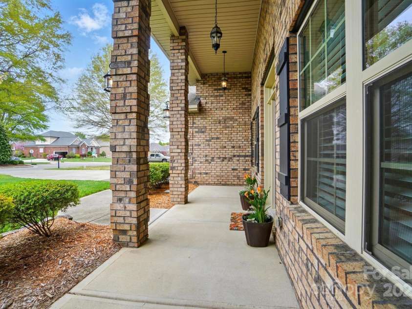 5032 Eagles Crest Lane, Gastonia, NC 28056.  MLS# CAR4240665, YatesRealty ID 20389. 