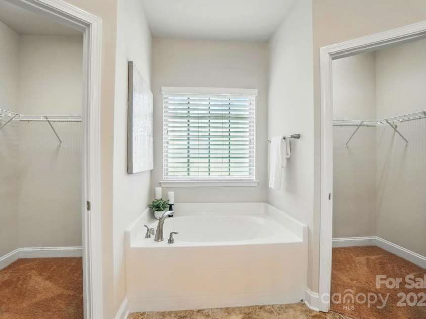 5032 Eagles Crest Lane, Gastonia, NC 28056.  MLS# CAR4240665, YatesRealty ID 20389. 