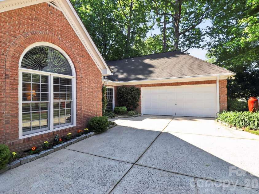 8902 Taunton Drive, Huntersville, NC 28078.  MLS# CAR4376443, YatesRealty ID 20389. ADDITIONAL PARKING SPACE OR TURN-A-ROUND