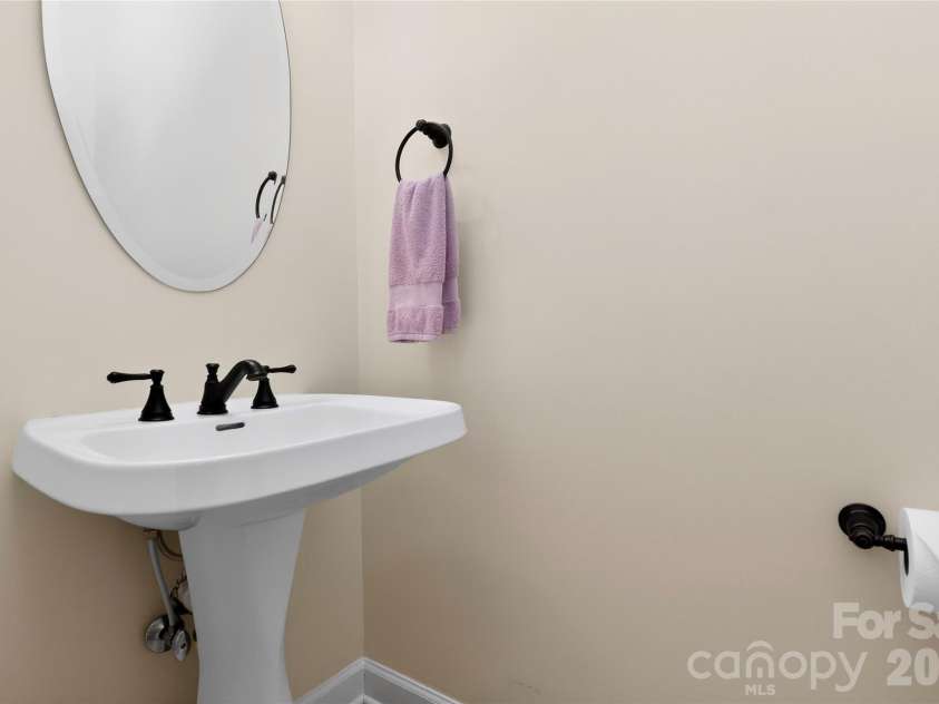 8902 Taunton Drive, Huntersville, NC 28078.  MLS# CAR4376443, YatesRealty ID 20389. HALF BATH