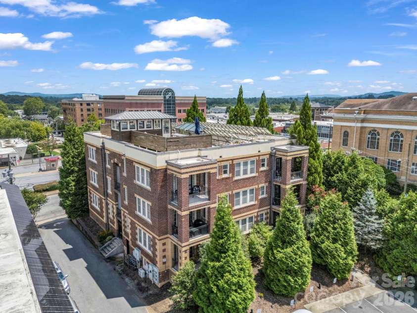 203 6th Avenue, Hendersonville, NC 28739.  MLS# CAR4288242, YatesRealty ID 2039. Condo in Beautiful Landmark Building