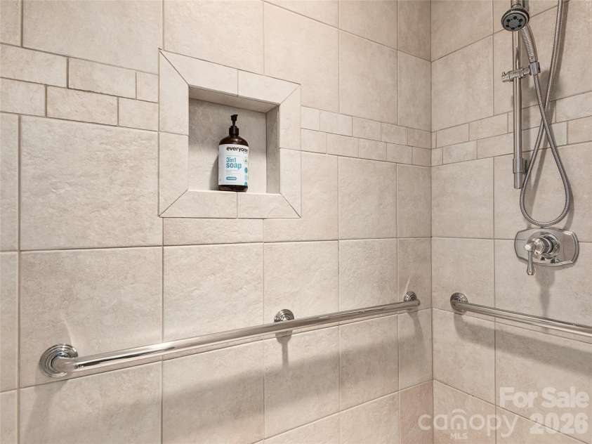 203 6th Avenue, Hendersonville, NC 28739.  MLS# CAR4288242, YatesRealty ID 2039. Full bath.