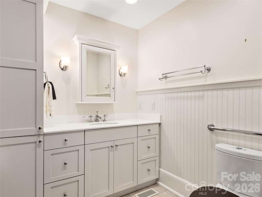 203 6th Avenue, Hendersonville, NC 28739.  MLS# CAR4288242, YatesRealty ID 2039. This residence has two bedrooms and two full baths.