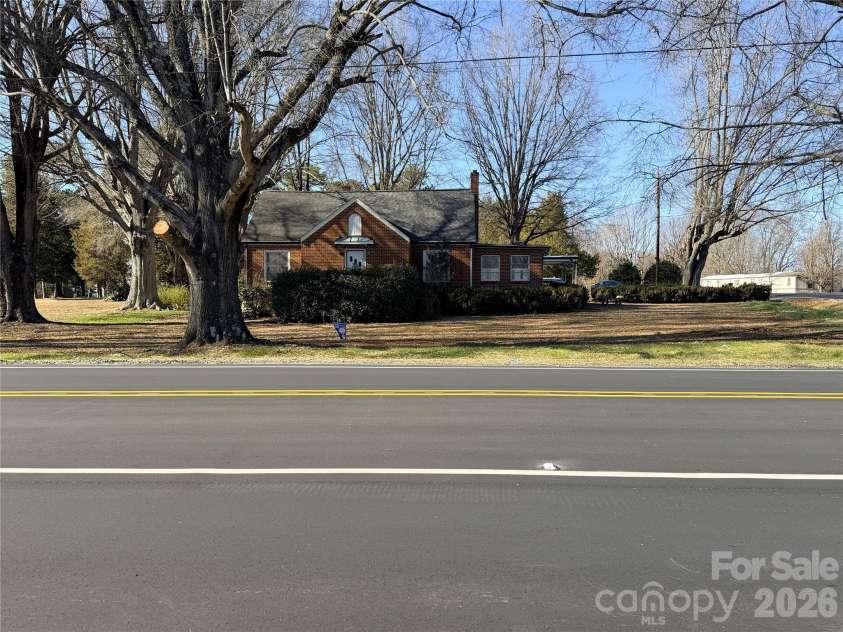 2060 Charlotte Highway, Mooresville, NC 28117.  MLS# CAR4337871, YatesRealty ID 2039. 