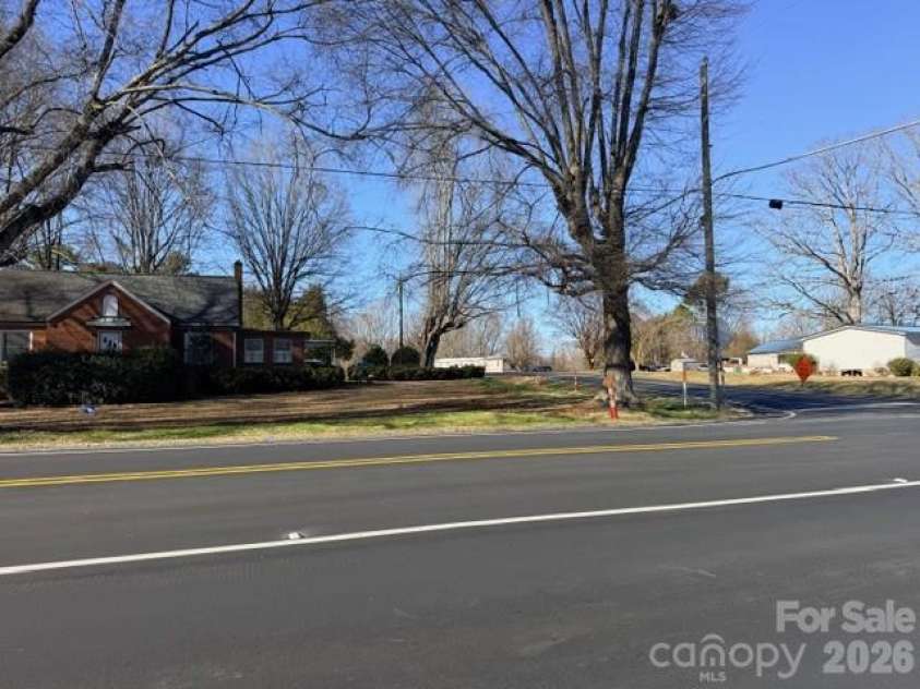 2060 Charlotte Highway, Mooresville, NC 28117.  MLS# CAR4337871, YatesRealty ID 2039. 