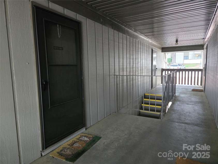 2205 Sunderland Road, Winston Salem, NC 27103.  MLS# CAR4269610, YatesRealty ID 20390. 