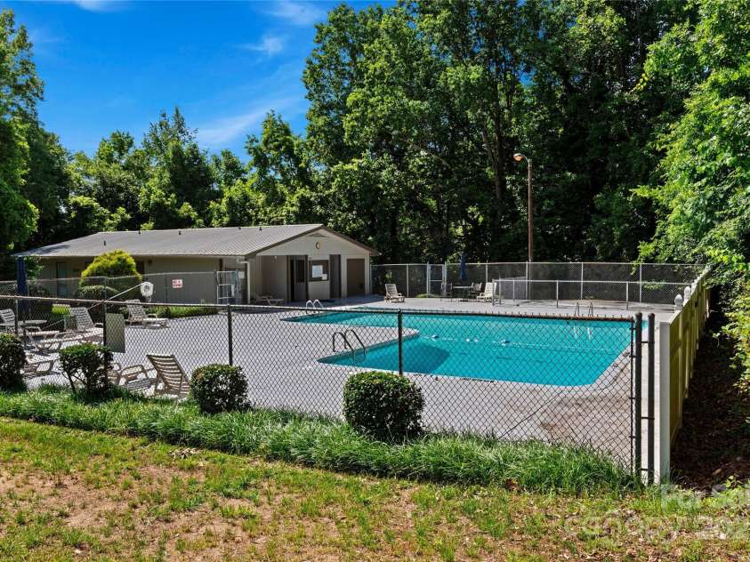 2205 Sunderland Road, Winston Salem, NC 27103.  MLS# CAR4269610, YatesRealty ID 20390. 