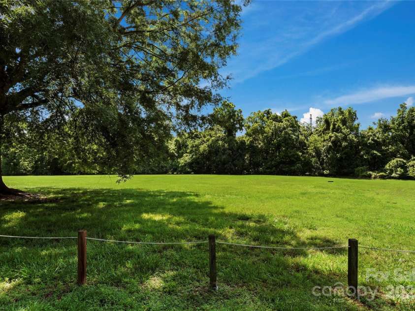 2205 Sunderland Road, Winston Salem, NC 27103.  MLS# CAR4269610, YatesRealty ID 20390. 