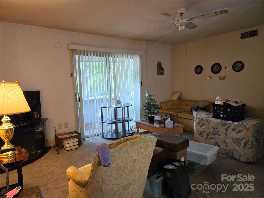 2205 Sunderland Road, Winston Salem, NC 27103.  MLS# CAR4269610, YatesRealty ID 20390. 