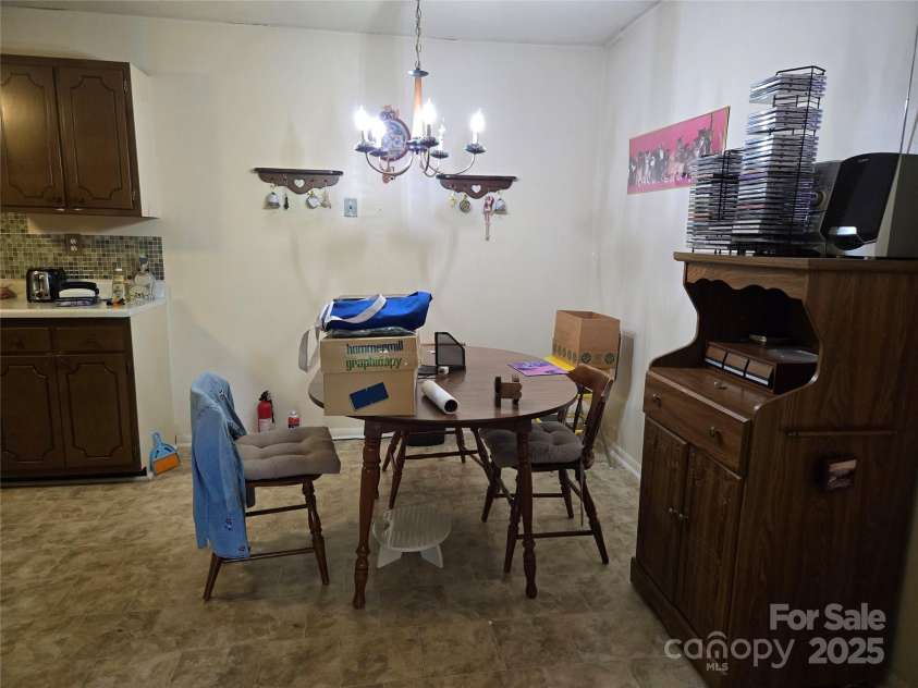 2205 Sunderland Road, Winston Salem, NC 27103.  MLS# CAR4269610, YatesRealty ID 20390. 