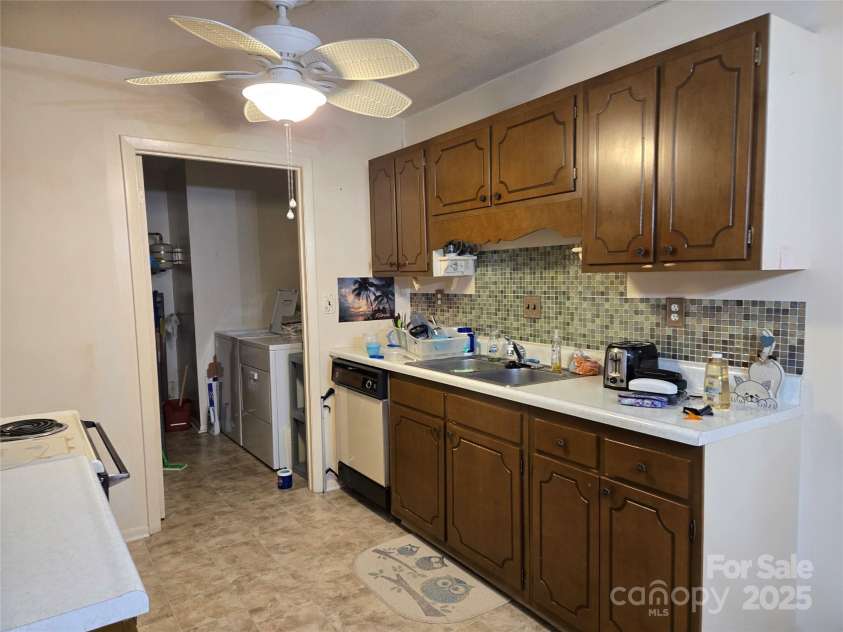 2205 Sunderland Road, Winston Salem, NC 27103.  MLS# CAR4269610, YatesRealty ID 20390. 