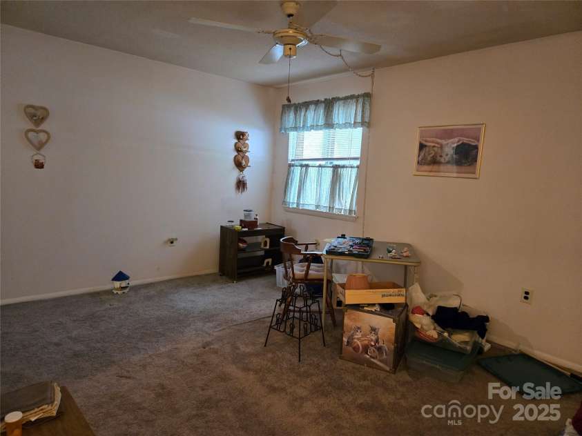 2205 Sunderland Road, Winston Salem, NC 27103.  MLS# CAR4269610, YatesRealty ID 20390. 