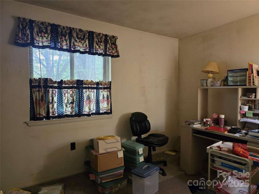 2205 Sunderland Road, Winston Salem, NC 27103.  MLS# CAR4269610, YatesRealty ID 20390. 