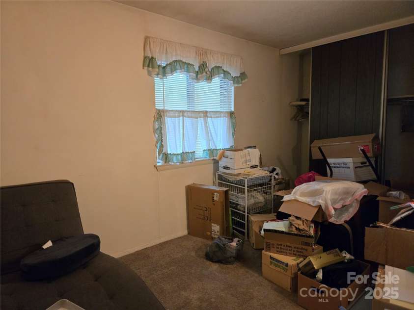 2205 Sunderland Road, Winston Salem, NC 27103.  MLS# CAR4269610, YatesRealty ID 20390. 