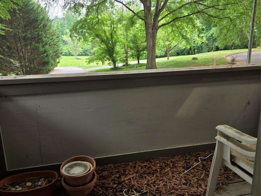 2205 Sunderland Road, Winston Salem, NC 27103.  MLS# CAR4269610, YatesRealty ID 20390. 