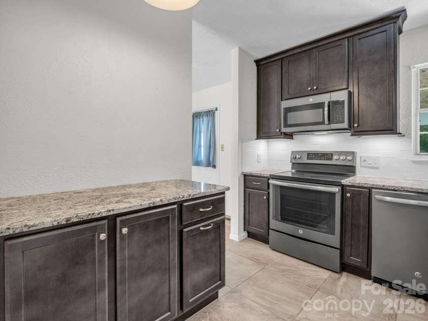 227 Bradshaw Avenue, Hendersonville, NC 28792.  MLS# CAR4370884, YatesRealty ID 20390. 