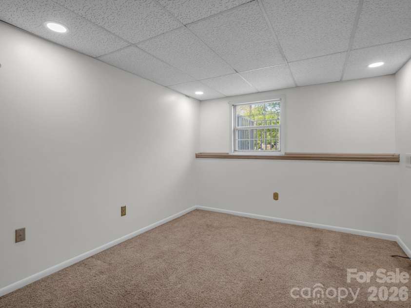 227 Bradshaw Avenue, Hendersonville, NC 28792.  MLS# CAR4370884, YatesRealty ID 20390. Flex Room