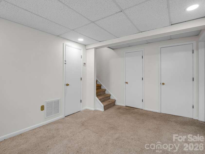 227 Bradshaw Avenue, Hendersonville, NC 28792.  MLS# CAR4370884, YatesRealty ID 20390. Flex Room