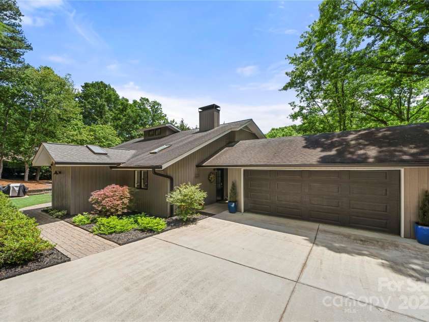 54 Honeysuckle Woods, Clover, SC 29710.  MLS# CAR4255360, YatesRealty ID 20392. 