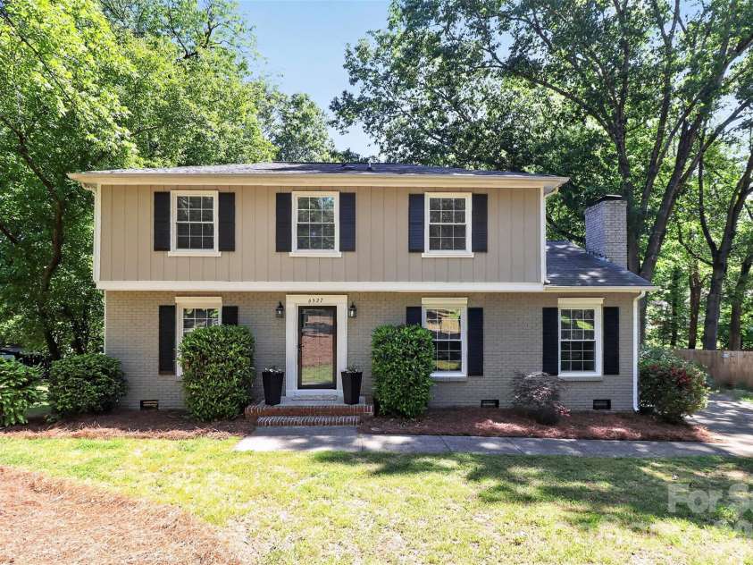 6527 Summerlin Place, Charlotte, NC 28226.  MLS# CAR4374812, YatesRealty ID 20392. 