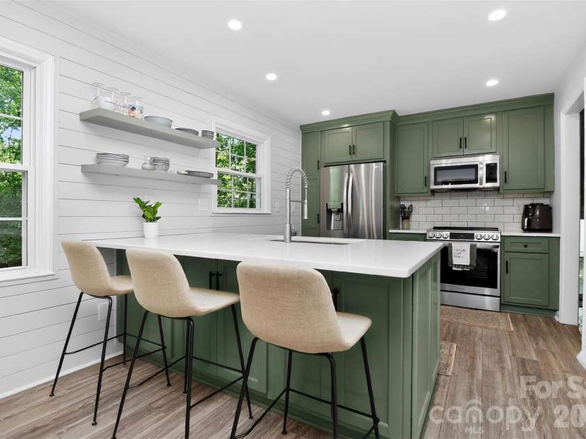 6527 Summerlin Place, Charlotte, NC 28226.  MLS# CAR4374812, YatesRealty ID 20392. 