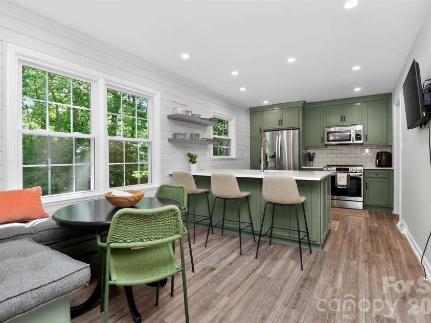 6527 Summerlin Place, Charlotte, NC 28226.  MLS# CAR4374812, YatesRealty ID 20392. 