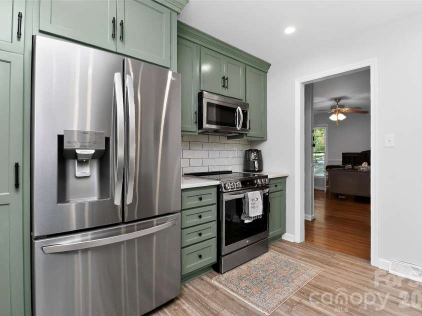 6527 Summerlin Place, Charlotte, NC 28226.  MLS# CAR4374812, YatesRealty ID 20392. 
