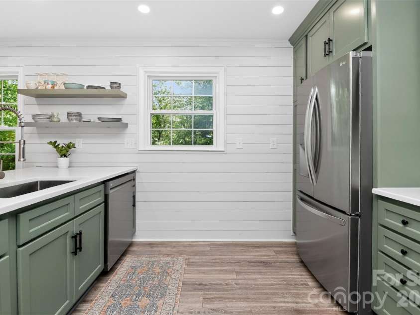 6527 Summerlin Place, Charlotte, NC 28226.  MLS# CAR4374812, YatesRealty ID 20392. 