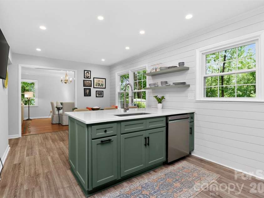 6527 Summerlin Place, Charlotte, NC 28226.  MLS# CAR4374812, YatesRealty ID 20392. 