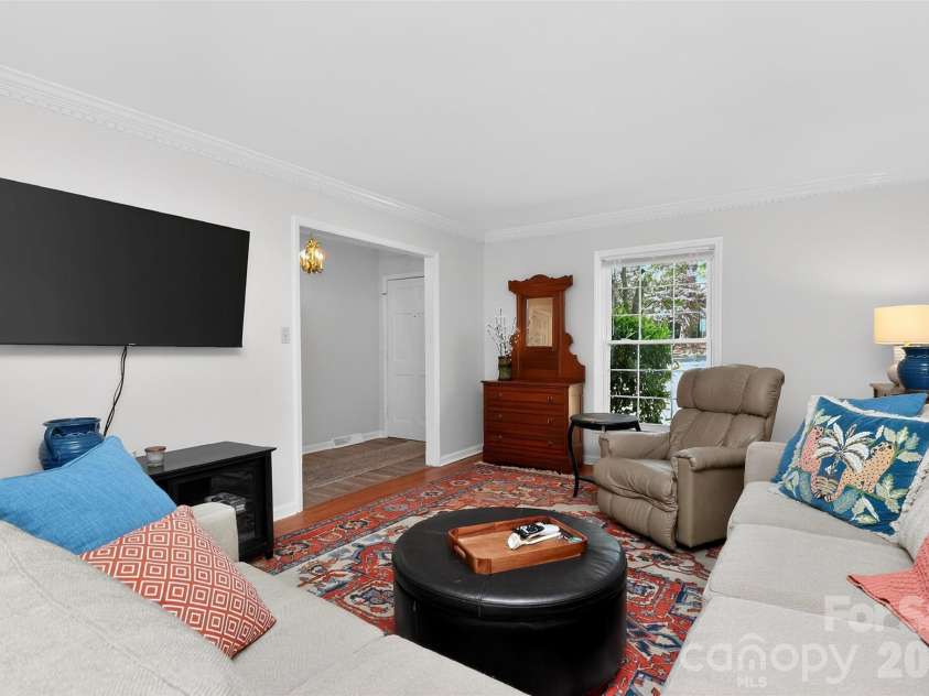6527 Summerlin Place, Charlotte, NC 28226.  MLS# CAR4374812, YatesRealty ID 20392. 