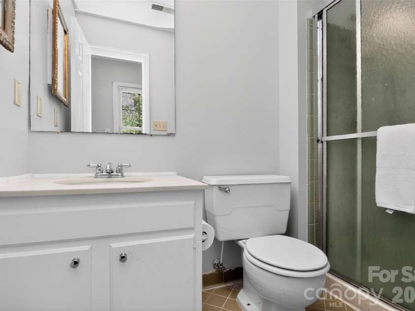 6527 Summerlin Place, Charlotte, NC 28226.  MLS# CAR4374812, YatesRealty ID 20392. 