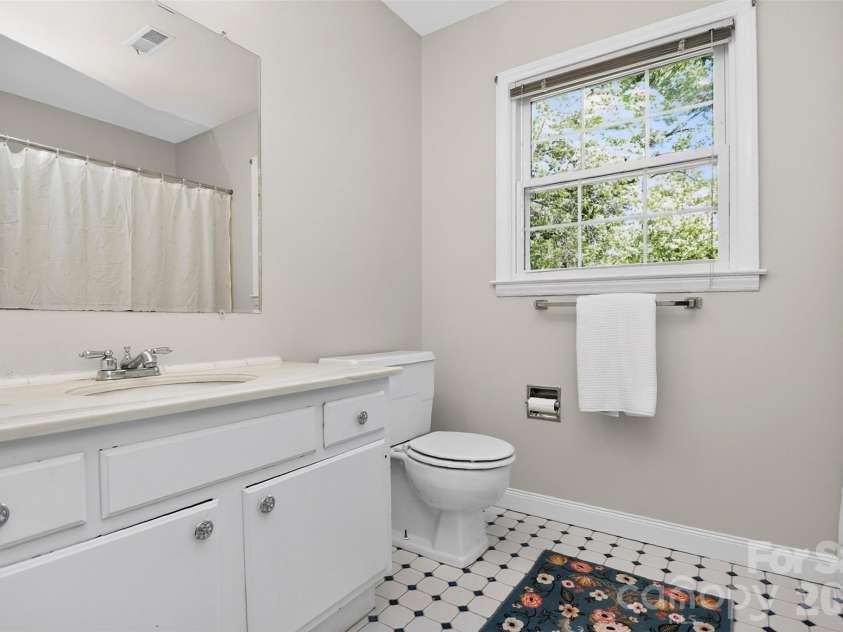 6527 Summerlin Place, Charlotte, NC 28226.  MLS# CAR4374812, YatesRealty ID 20392. 