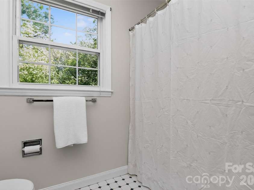 6527 Summerlin Place, Charlotte, NC 28226.  MLS# CAR4374812, YatesRealty ID 20392. 