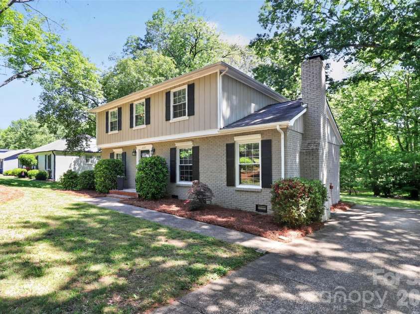 6527 Summerlin Place, Charlotte, NC 28226.  MLS# CAR4374812, YatesRealty ID 20392. 