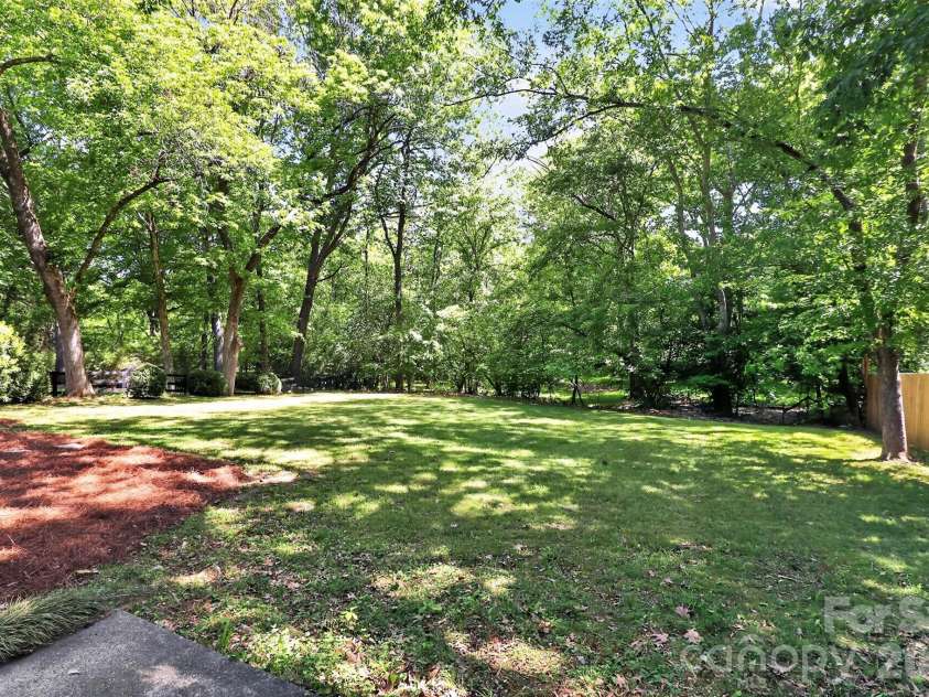 6527 Summerlin Place, Charlotte, NC 28226.  MLS# CAR4374812, YatesRealty ID 20392. 